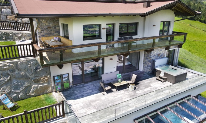 Emberg Chalet De Ski | Chalet de luxe avec sauna, bain à remous, directement sur la piste de ski