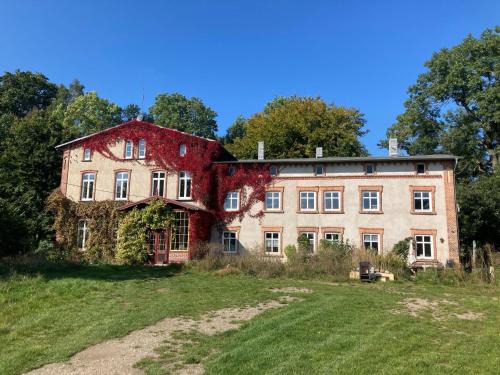 Lalendorf Appartement | Alt Krassow Lakeside Retreat