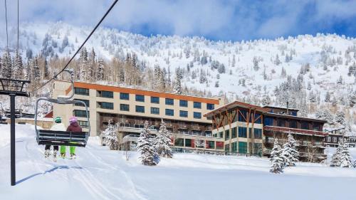 Salt Lake Mountain Resorts Cabine | Alta's Rustler Lodge
