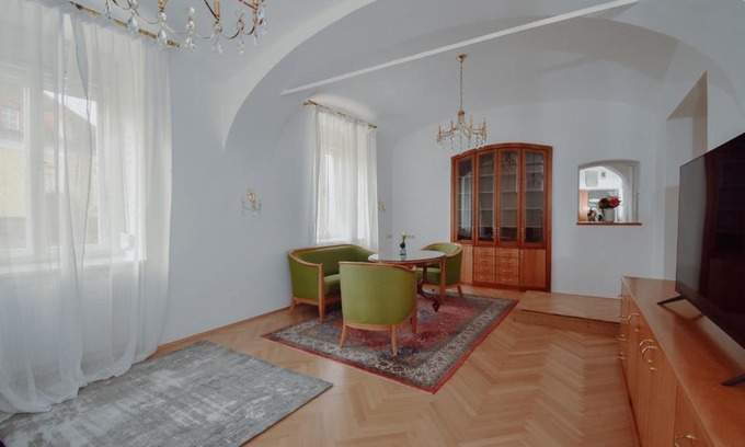 Feldbach Appartement | Altbauwohnung in städtischer Ruhelage