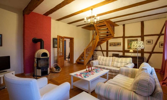 Borrentin Appartement | Altes Pastorat: Wohnung mit Kamin und Großem Garten