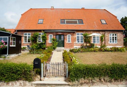 Neuendorf Appartement | Altes Schulhaus Ferienwohnung Lehrerstube