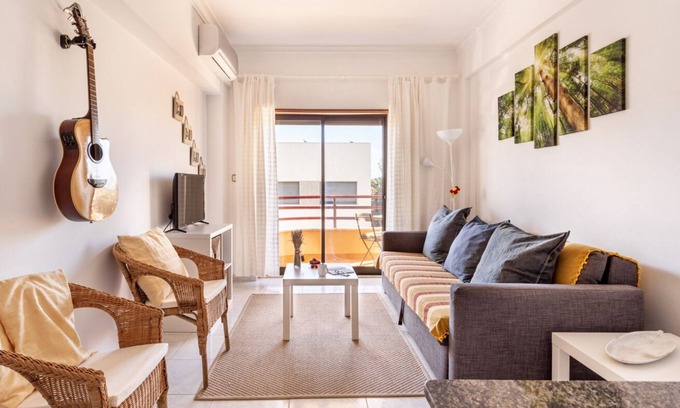 Costa de Caparica Appartement | JOIVY Deluxe apt w/ terrace in Costa da Caprica