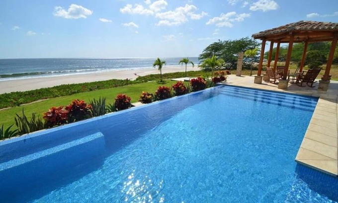 Playa Colorado Maison | Altos De Colorado-8000 pieds carrés Beachfront Luxury Surfing Estate
