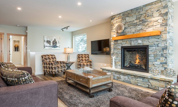 Silver Star Mountain Maison | Alpenglow Whole House - Brand New Fabulous 4,000+ Sqft - Sleeps 20