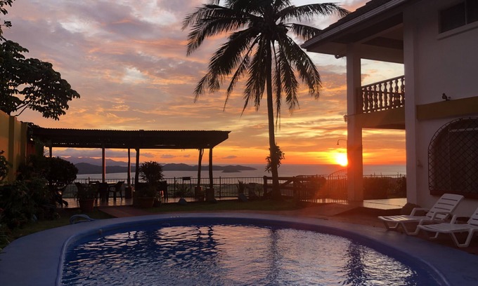 La Cruz Hôtel | Amalia Inn