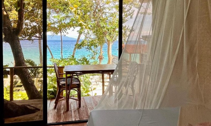 Abra de Ilog Station Balnéaire | Amami Beachfront Villa with Private Beach