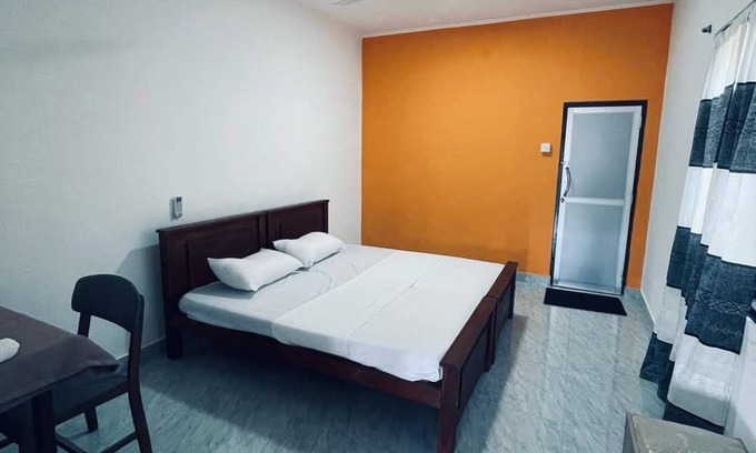 New Town Cabine | Amani Homes,4-bedroom building with WiFi, and AC in delightful Anuradhapura