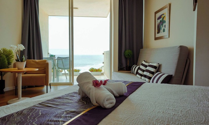 Herzliya Pituach Appartement | Amano Sewview Suit - Spacious sea-view suite with balcony