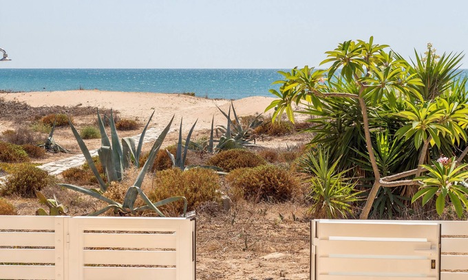 Caucana-finaiti-casuzze-finaiti Nord Maison | Amarillis, hébergement en bord de mer avec accès direct à la plage