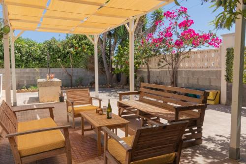 Granelli Maison | Amaris Mango Seafront Villa