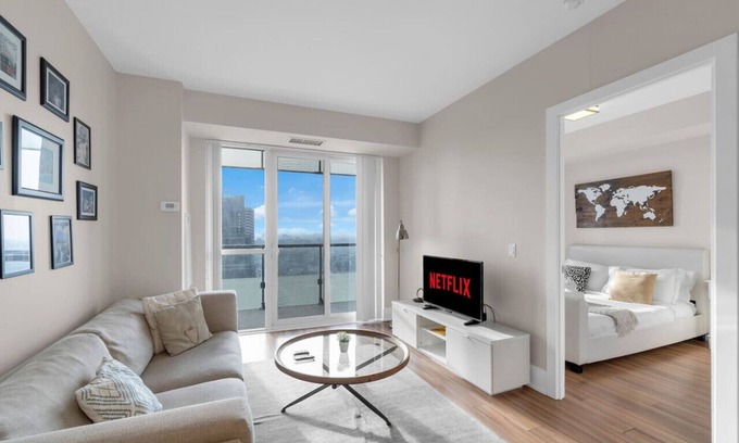 Wellington Place Hôtel | Amazing 1BR Suite - Rooftop Pool - View