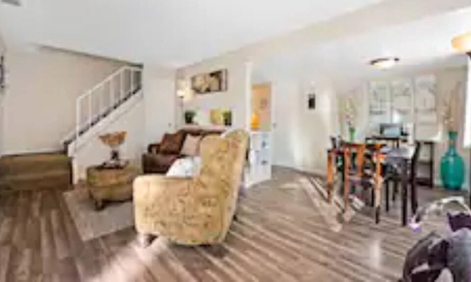 Southeast Maison | Amazing 2-Bed Townhome w/Garage in DTC