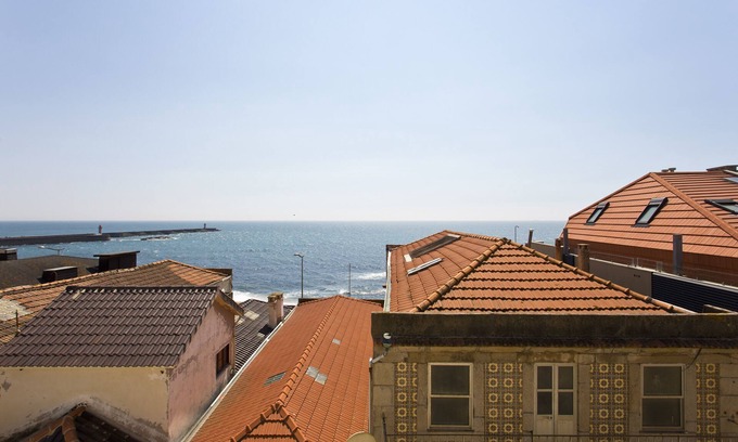 Foz do Douro Appartement | Amazing 2 Bedroom Apartment w/ Ocean Views, 2 min Walk From the Beach in FOZ