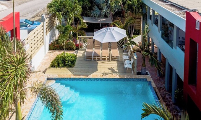 Boegoeroei Appartement | Amazing 2BR 1BA w/ Pool~ Close to the Beach ~ BBQ!