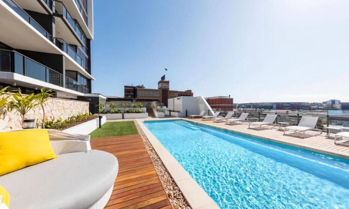Milton Appartement | Amazing 2BR delicate Apt, 1min to train station