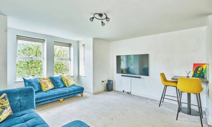 Croham Appartement | Amazing 2BR Flat in Croydon with Balcony