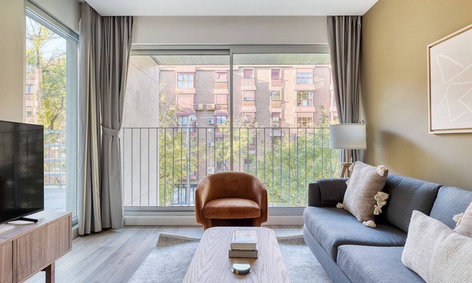 Las Acacias Appartement | Amazing 2BR w/amenities, in Madrid Rio
