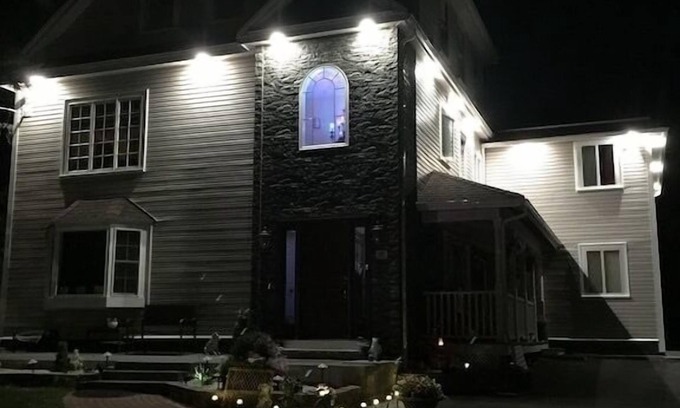 Salisbury Appartement | Luxury 3 bedroom apartment with porch and 1.8 miles away from Beach.Salisbury,MA
