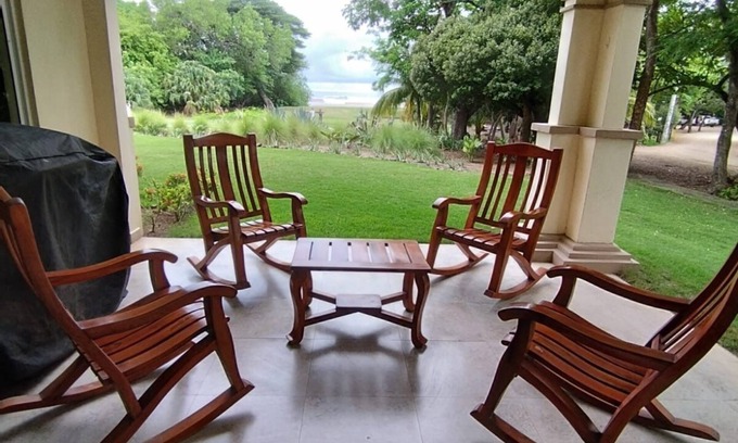 Playa Colorado Copropriété | Amazing 3 bedroom Rio Dulce Condo w/beachfront views and pool in Hacienda Iguana