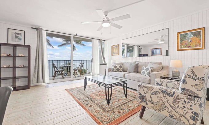Punaluu Copropriété | Amazing 7th floor Beachfront Condo w/AC