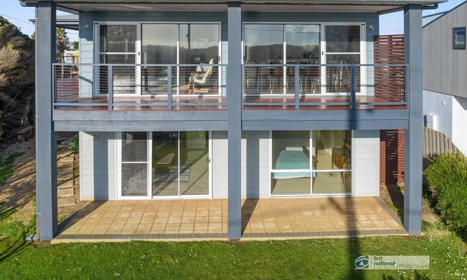 Sunderland Bay Maison | Amazing bay views, family friendly, large modern home in Sunderland Bay