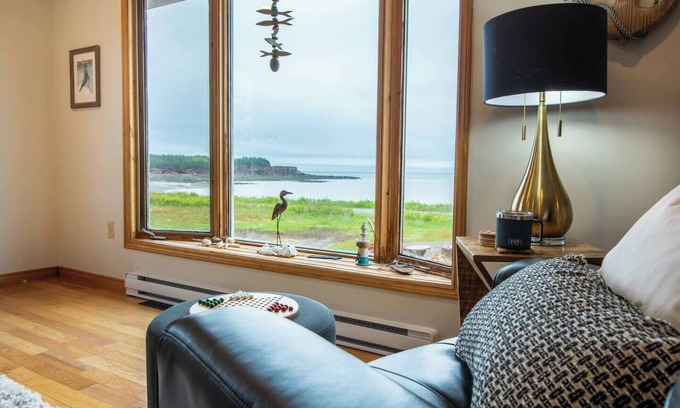 Saint John County Maison | Amazing Beach House on the Coast of The Bay of Fundy equipped with only the best.