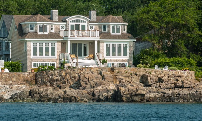 York Beach Maison | SUPERBE MAISON FACE À L'OCEAN AVEC GRANDE VUE SUR L'OCÉAN 6 Chambres 6 Bains