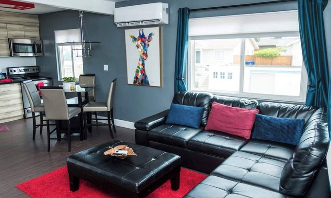 Hillcrest Maison | Beautiful Hillcrest CANYON VIEW. Walk to Balboa Park, San Diego Zoo/Pet Friendly