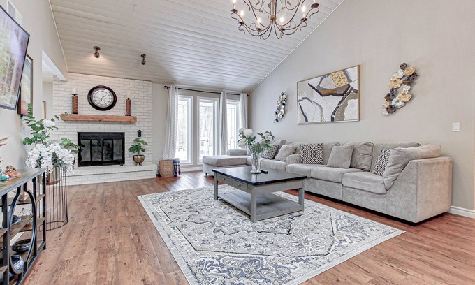 Grand Bend Cottage | Amazing Cottage in Southcott Grand Bend, 5-minute walk to a private sandy beach.