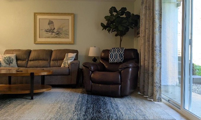 Tallahassee Maison | Amazing deal on longer stays ! Comfy 2-bedroom near everything in Tallahassee.