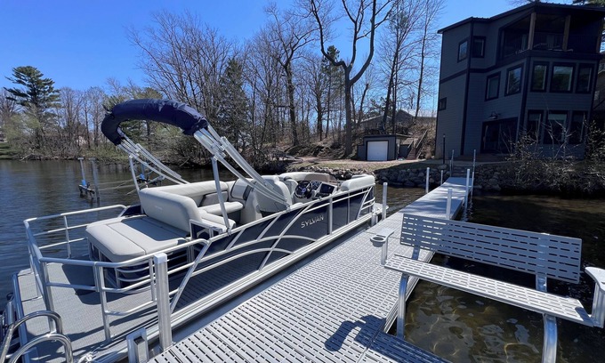 Turtle Lake Maison | Modern 3 story Home on lakefront. 140’ + shoreline, dock w nearby boat launch