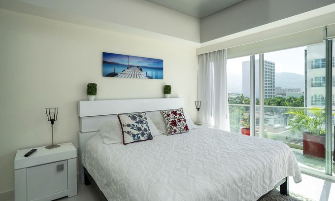 North Hotel Zone Copropriété | Amazing fully renovated condo at Icon Vallarta