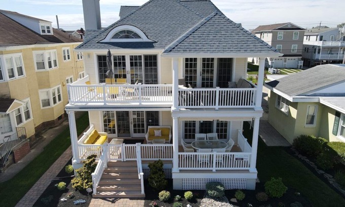North End Maison | Gold Coast (2nd Floor-5 BR's) Beachblock w / Ocean Views - Ascenseur et balises de plage