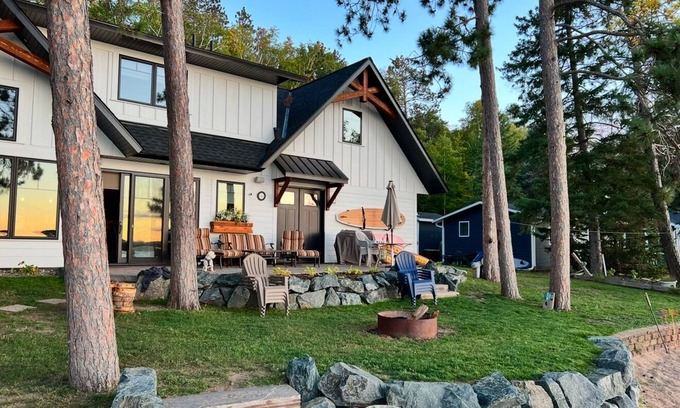 East Gull Lake Maison | Magnifique Cabine Beach Front Gull Lake!