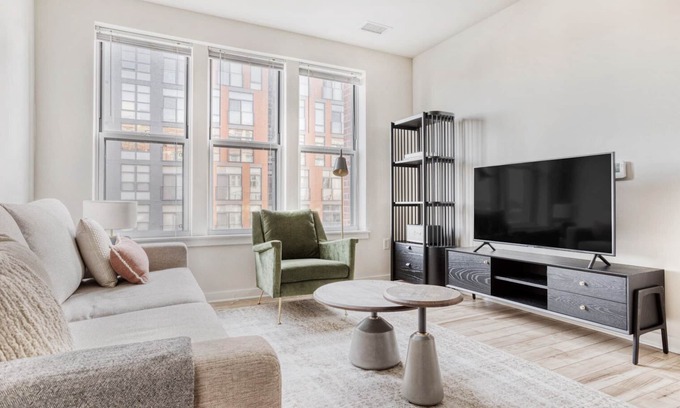 Near Northeast Appartement | Amazing H Street 2BR w/ W/D & Gym, walk to Union Station, by Blueground