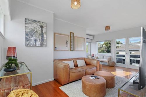 Eastern Beach Maison | Amazing Home By Beach - Fully Aircon-ed - Wifi