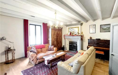 Arcais Maison | Amazing Home In Arcais With Wifi