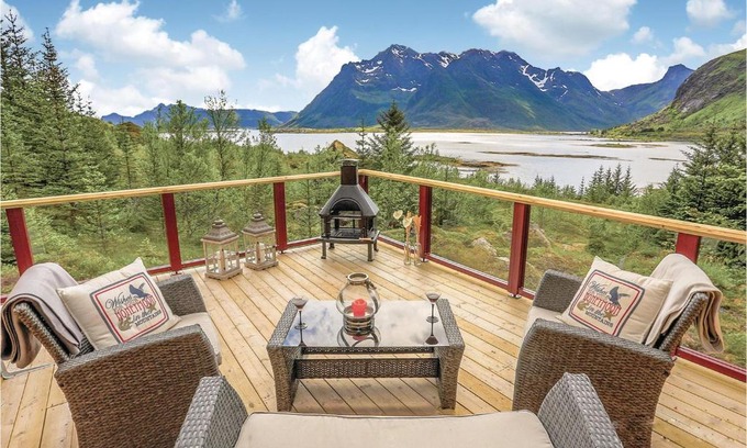 Valberg Maison | Amazing Home In Leknes With Kitchen