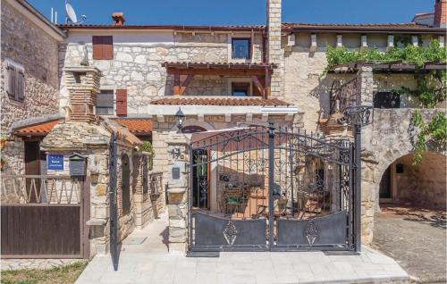 Jasenovica Maison | Amazing Home In Porec With Kitchen