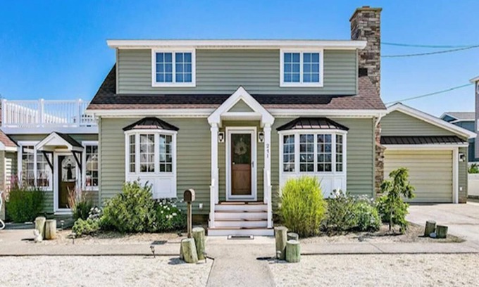 Surf City Maison | Amazing home in Surf City with 4 Bedrooms, Internet and WiFi