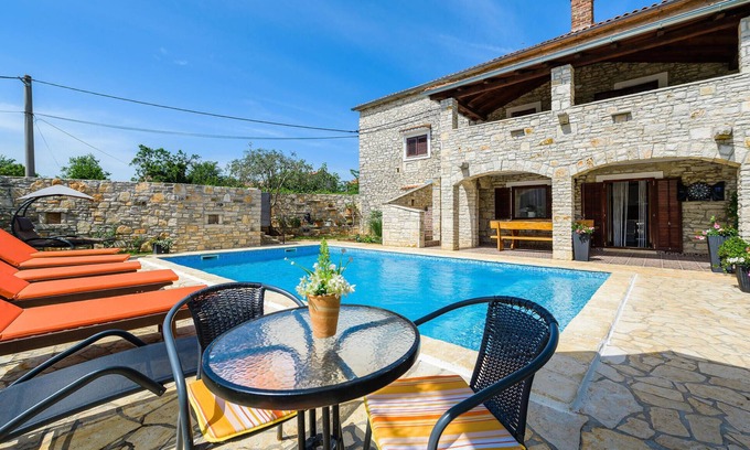 Cabrunici Maison | Superbe maison à Svetvincenat avec WiFi
