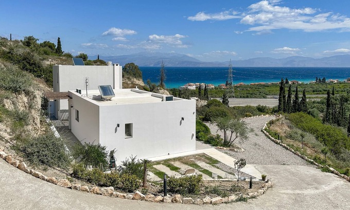 Evrostina Maison | Amazing home in Xylokastro with WiFi