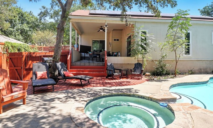 North San Antonio - SAT Maison | Amazing home with Pool, Jacuzzi, Fire Pit, near Airport, Sea World & River Walk
