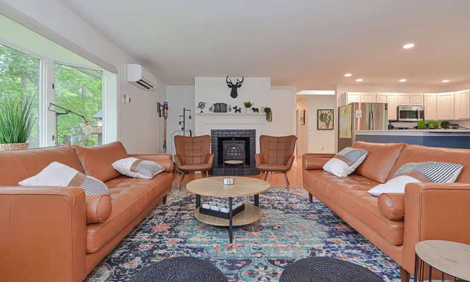 South Casco Maison | Amazing HUGE 6 bdrm Sebago Lake Waterfront Home