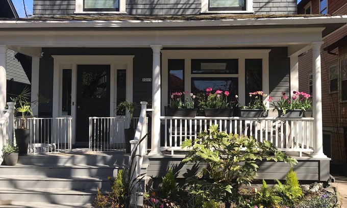 Belmont Maison | Charmeur de Sunnyside / Luarelhurst Four Square.