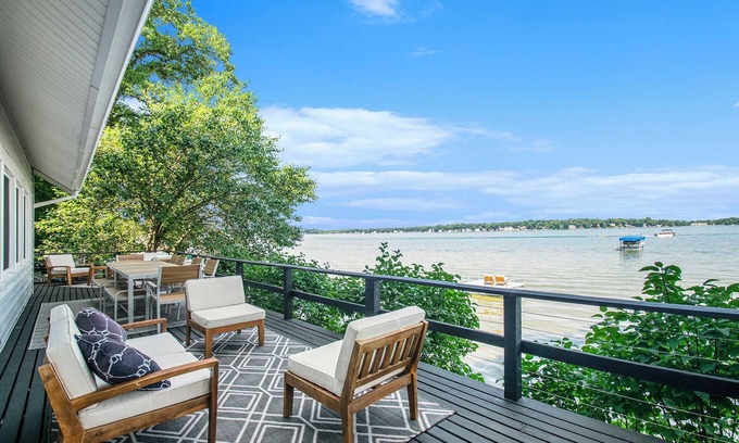 Sturgis Maison | Amazing Lake House - beautiful clear lake - 2 hours from Chicago!