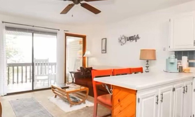 Lake of the Ozarks Copropriété | Amazing Lake Views! 2-3 Min from Margaritaville, located in charming Osage Beach