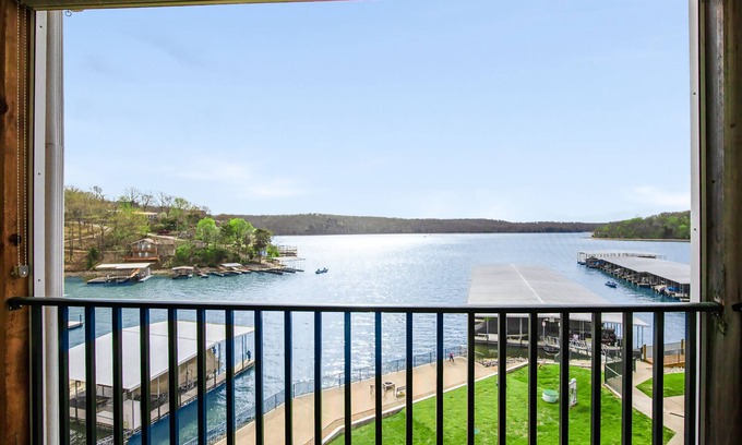 Kaiser Copropriété | Amazing Lake Views Within State Park - Gated Pool