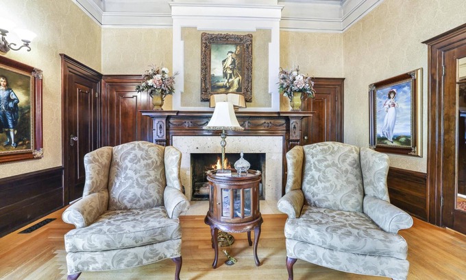Gooding Maison | Amazing, luxurious, historic home in downtown Gooding, close to EVERYTHING!